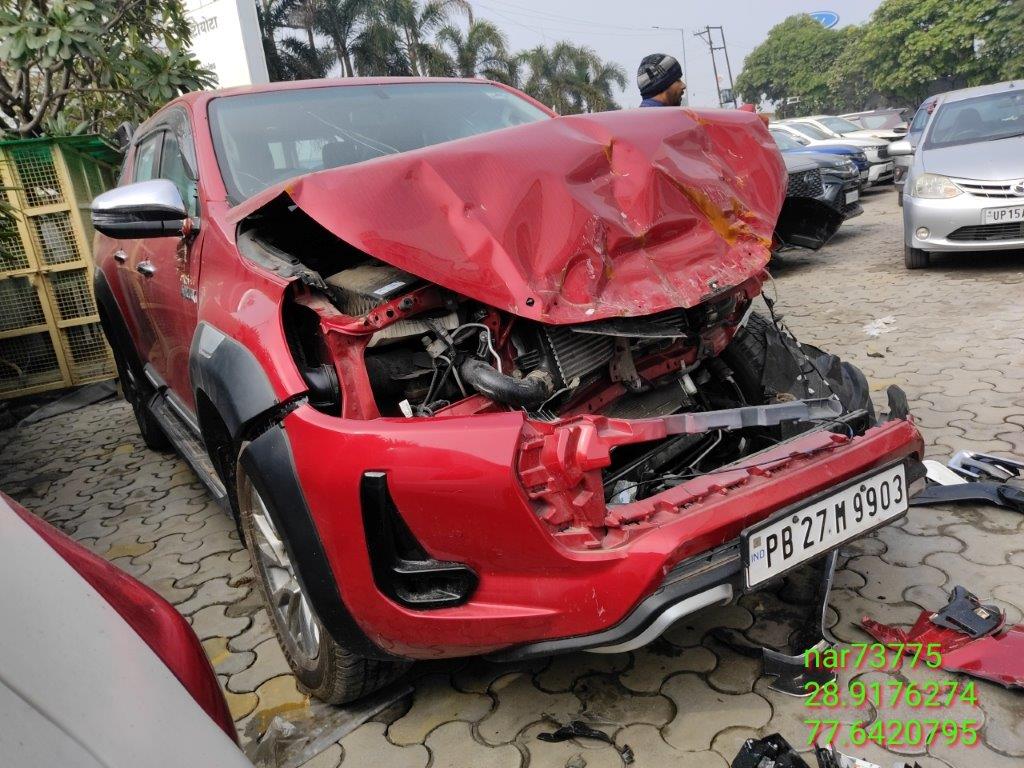 TOYOTA  HILUX HIGH AT